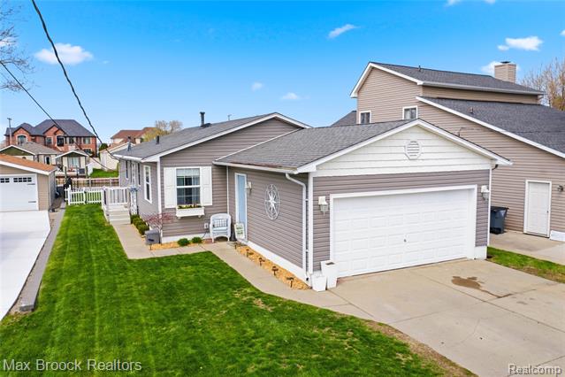 front view picture of 38189 Circle, Harrison Township, MI. 48045