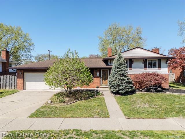 front view picture of 36731 Kimberly, Clinton Township, MI. 48035