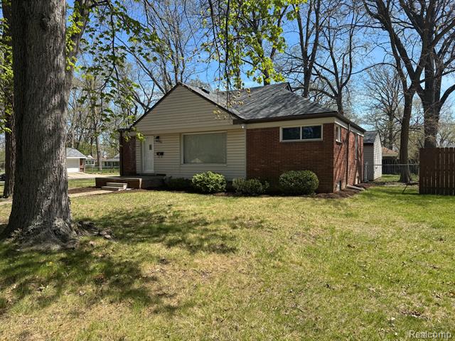 front view picture of 21260 Kipling St, Oak Park, MI. 48237