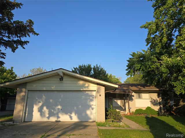 front view picture of 21450 Evergreen Rd, Southfield, MI. 48075