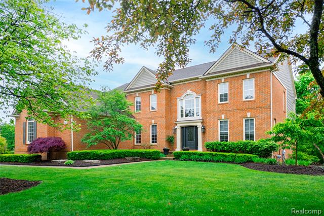 front view picture of 22521 Summer Ln, Novi, MI. 48374
