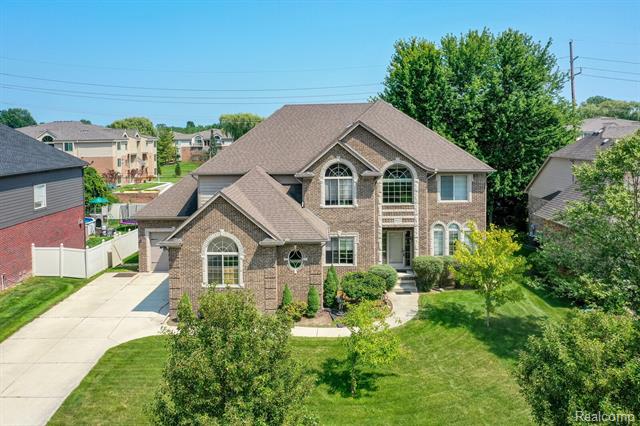 front view picture of 39122 Nautical Ln, Harrison Township, MI. 48045