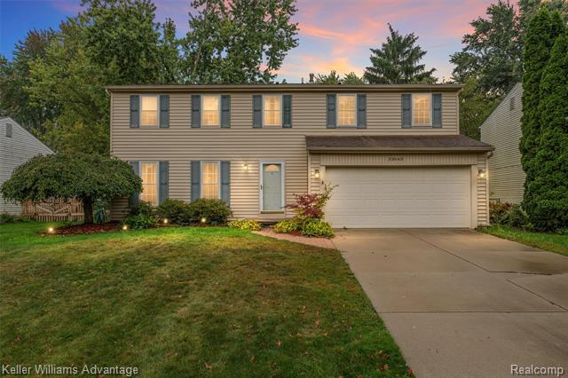 front view picture of 33665 Cadillac St, Farmington, MI. 48335