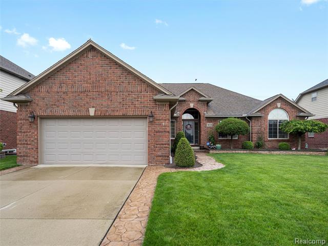 front view picture of 50318 Greycoat Ln, Macomb, MI. 48044