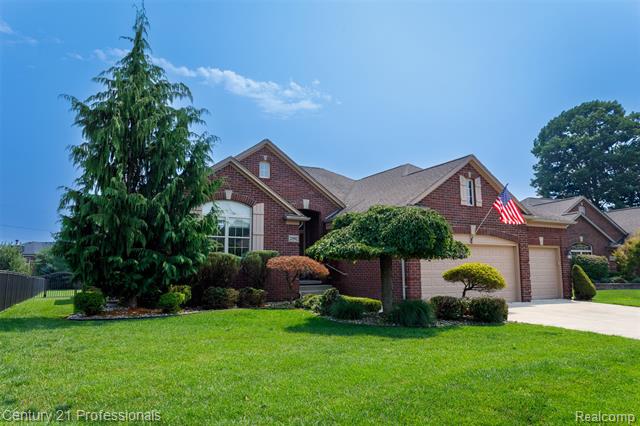 front view picture of 21592 Pine Cone Dr, Macomb, MI. 48042