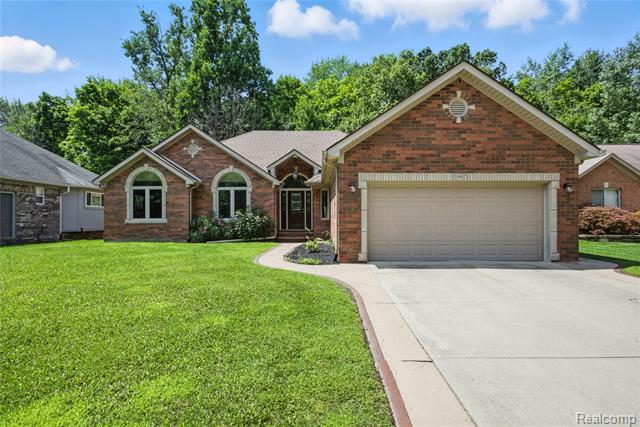 front view picture of 55937 Fallbrooke Dr, Macomb, MI. 48042