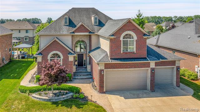 front view picture of 19492 Springbrooke Dr, Macomb, MI. 48044