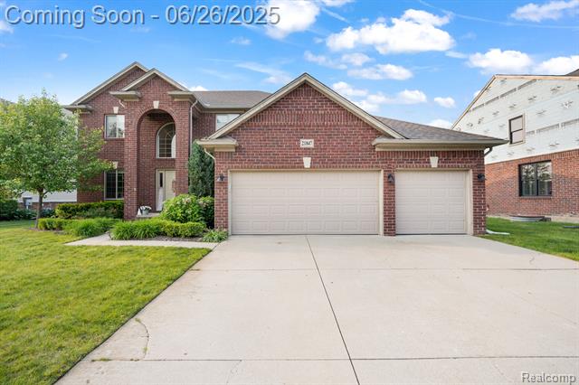 front view picture of 21847 Waycross Dr, Macomb, MI. 48044