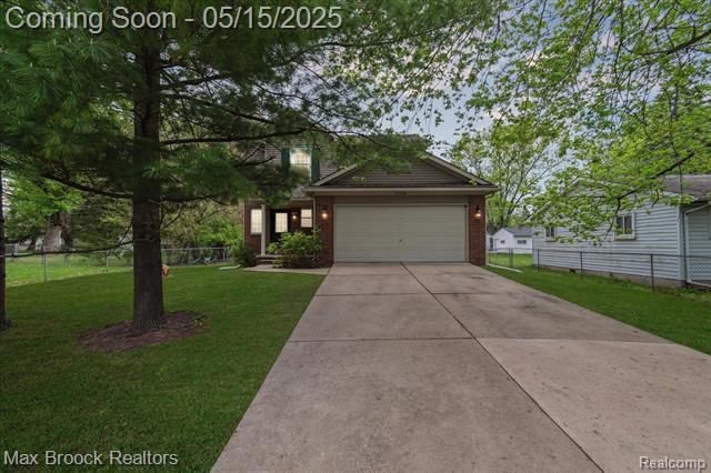 front view picture of 21684 Rockwell Ave, Farmington, MI. 48336