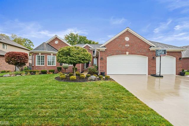 front view picture of 50392 Valderama Ln, Macomb, MI. 48042