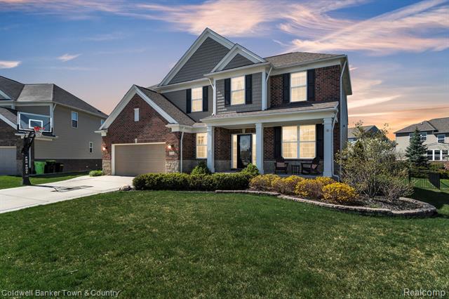 front view picture of 15745 Diamante Dr, Macomb, MI. 48044