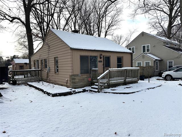 front view picture of 20429 Midway Ave, Southfield, MI. 48075