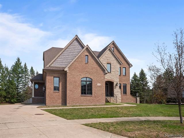 front view picture of 13487 Owl Ct, Utica, MI. 48315