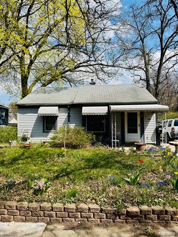 front view picture of 546 Kensington Ave, Ferndale, MI. 48220