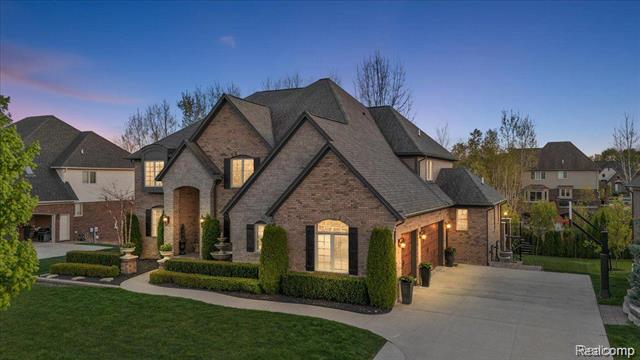 front view picture of 6132 Shadydale, Shelby Township, MI. 48316
