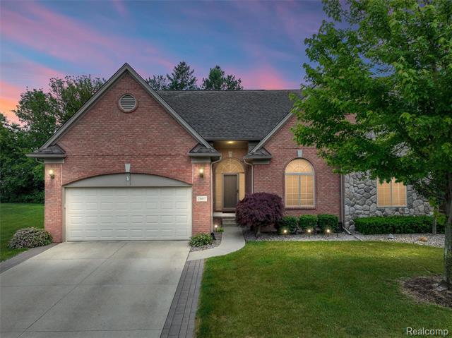 front view picture of 2807 Kentwood, Shelby Township, MI. 48316