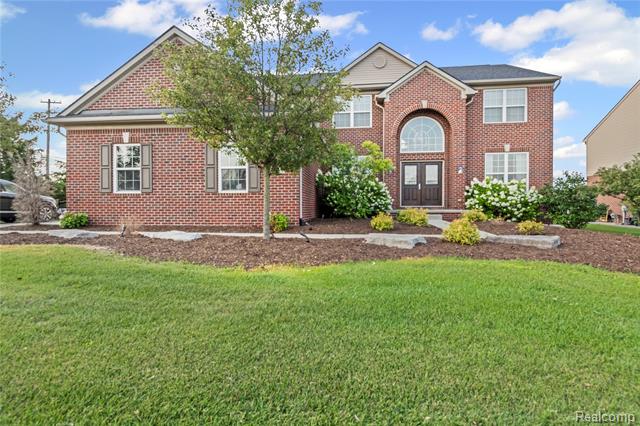front view picture of 1917 Ravenhill Dr, Sterling Heights, MI. 48314