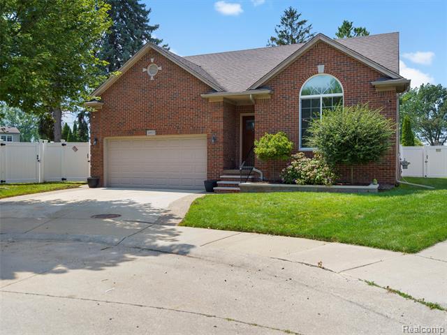 front view picture of 30933 Burberry, Warren, MI. 48092