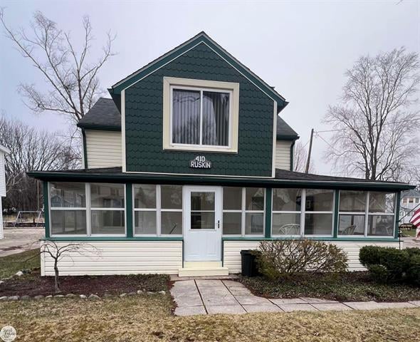 front view picture of 410 Ruskin Ave, Algonac, MI. 48001