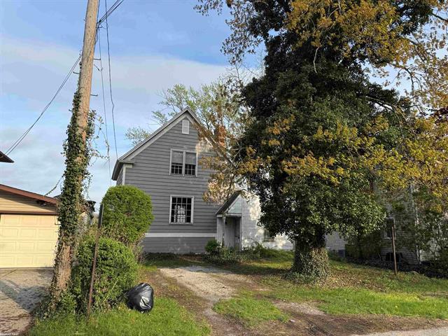 front view picture of 204 St Clair River Dr, Algonac, MI. 48001