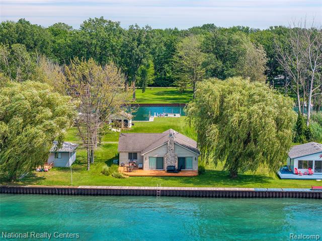 front view picture of 290 Kama Ct, Algonac, MI. 48001