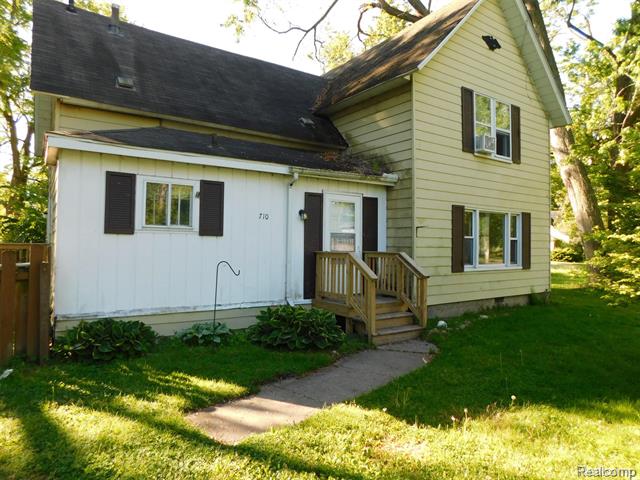 front view picture of 710 Washington St, Algonac, MI. 48001