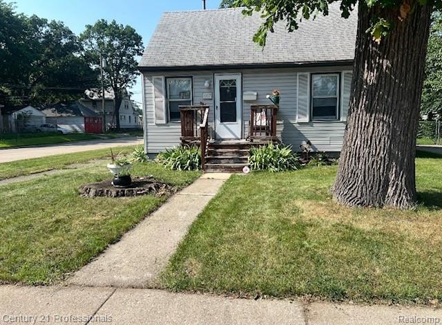 front view picture of 1107 E Hayes Ave, Hazel Park, MI. 48030