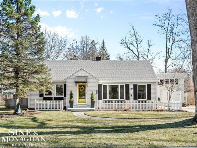 front view picture of 350 Colonial Ln, Algonac, MI. 48001