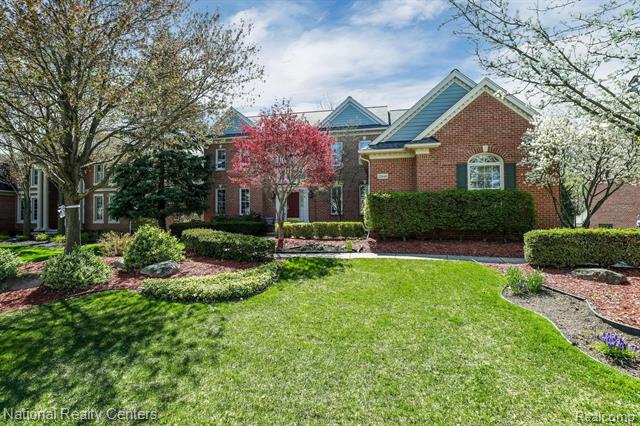 front view picture of 22646 Autumn Park Blvd, Novi, MI. 48374