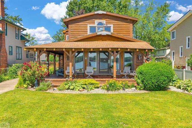 front view picture of 9898 North River Rd, Algonac, MI. 48001