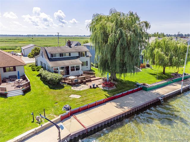 front view picture of 8107 Anchor Bay Dr, Algonac, MI. 48001