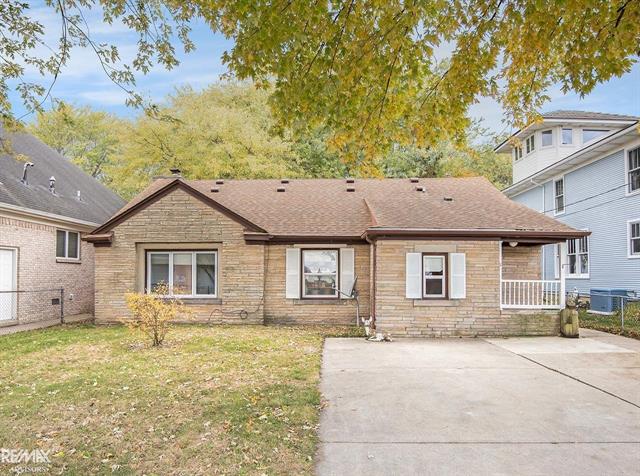 front view picture of 8014 Anchor Bay Dr, Algonac, MI. 48001