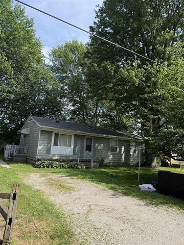 front view picture of 506 Fassett St, Algonac, MI. 48001