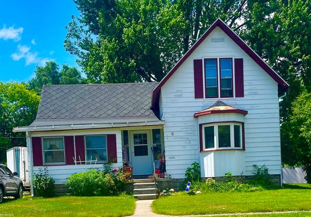 front view picture of 1021 Market St, Algonac, MI. 48001