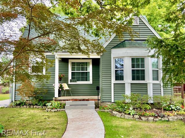 front view picture of 559 Gardendale St, Ferndale, MI. 48220