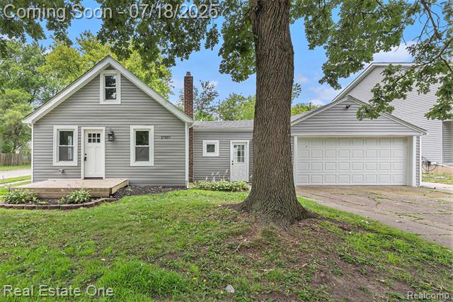 front view picture of 21801 Colgate St, Farmington, MI. 48336