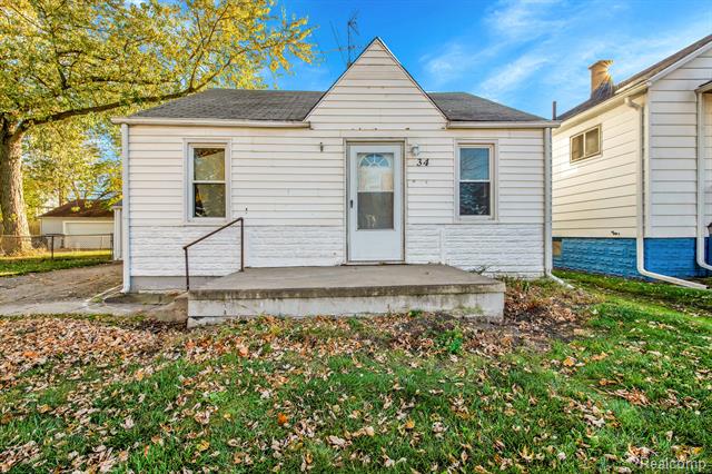 front view picture of 34 E Milton Ave, Hazel Park, MI. 48030