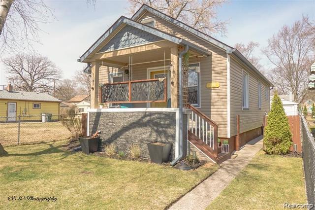 front view picture of 340 E Milton Ave, Hazel Park, MI. 48030