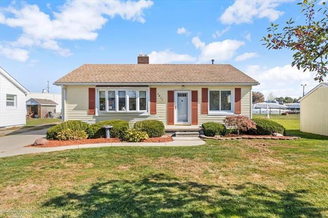 front view picture of 7811 Alexandria Dr, Fair Haven, MI. 48023