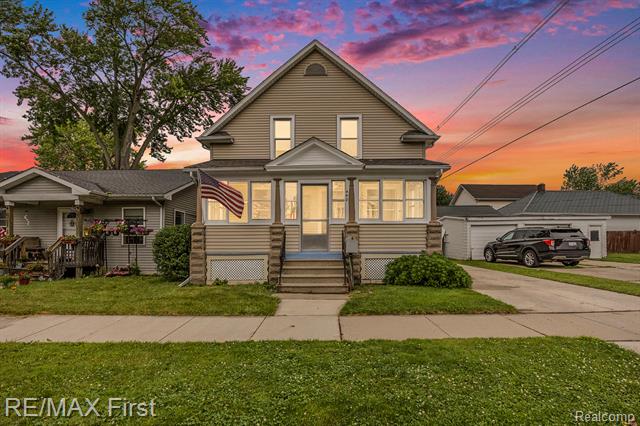 front view picture of 442 Washington St, Marine City, MI. 48039