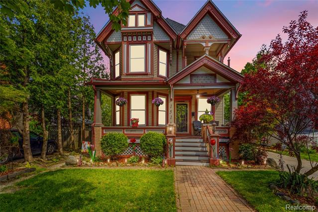 front view picture of 151 S Main St, Marine City, MI. 48039
