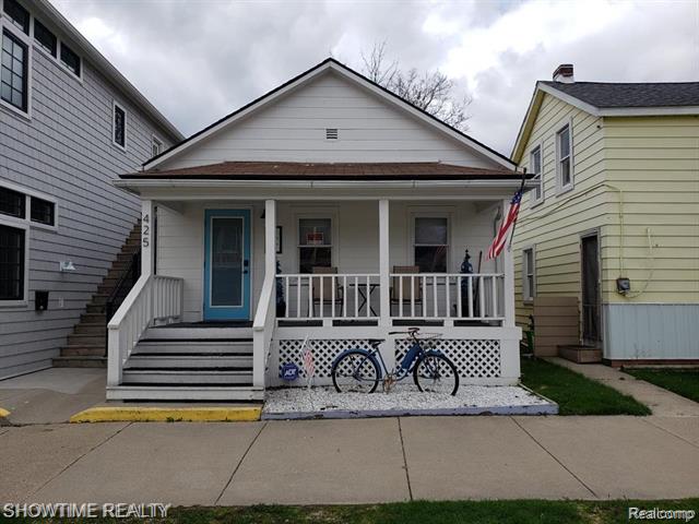 front view picture of 425 Broadway St, Marine City, MI. 48039