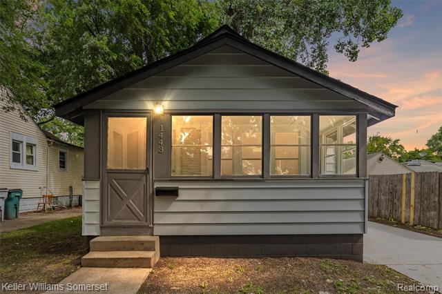 front view picture of 1443 E George Ave, Hazel Park, MI. 48030