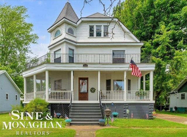 front view picture of 1749 St Clair River Dr, Algonac, MI. 48001