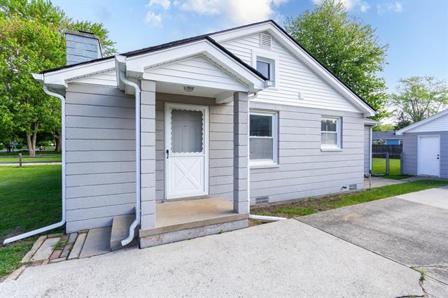 front view picture of 1816 St Clair Blvd, Algonac, MI. 48001