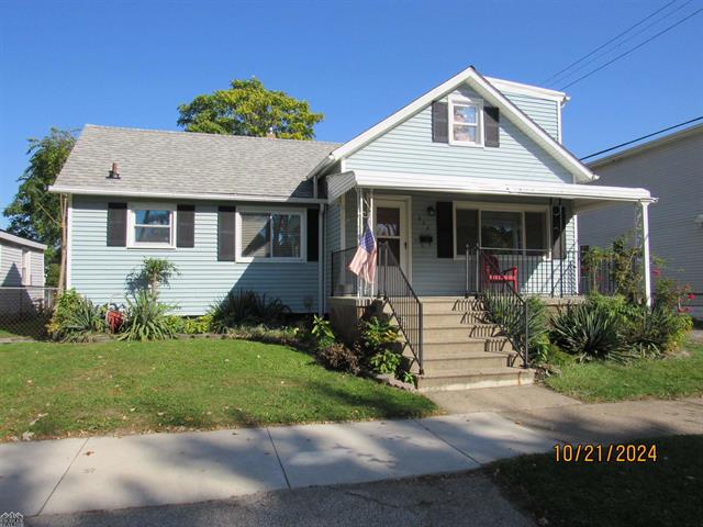 front view picture of 634 Pearl St, Marine City, MI. 48039