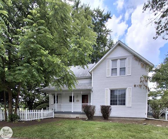 front view picture of 407 Woodworth Ave, Marine City, MI. 48039