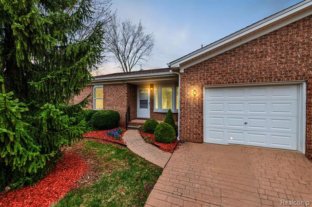 front view picture of 422 River Valley Dr, Marine City, MI. 48039