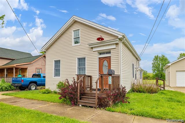 front view picture of 620 Robertson St, Marine City, MI. 48039