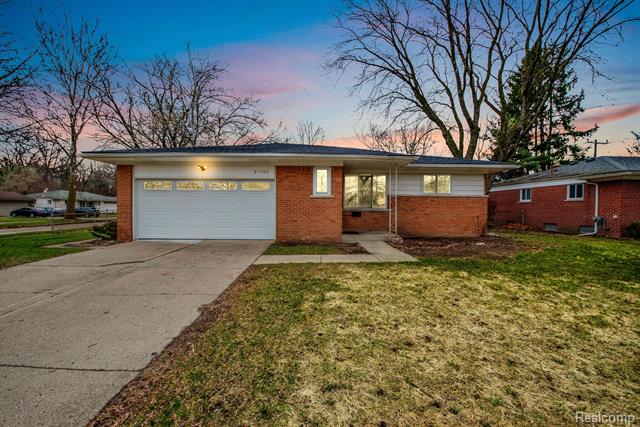 front view picture of 21502 Buttercrest St, Southfield, MI. 48075